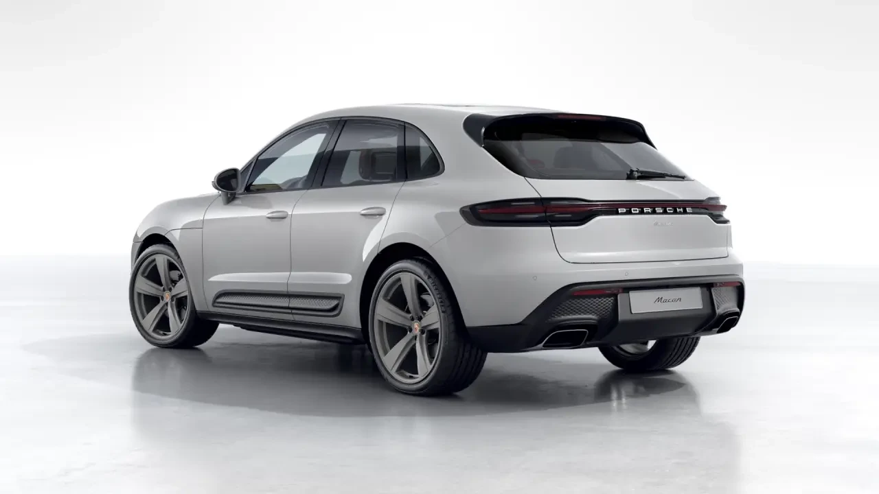 2026 Porsche Macan - Image 24 of 31