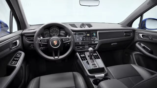 2026 Porsche Macan - Image 26 of 31