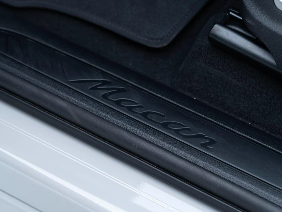 2026 Porsche Macan - Image 27 of 29