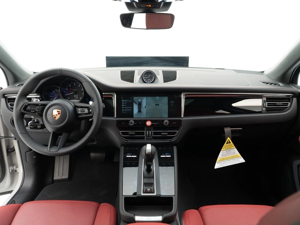 2026 Porsche Macan - Image 24 of 29