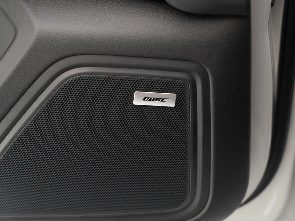 2026 Porsche Macan - Image 17 of 29