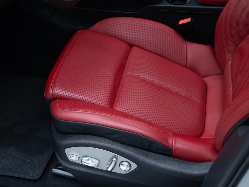 2026 Porsche Macan - Image 29 of 29