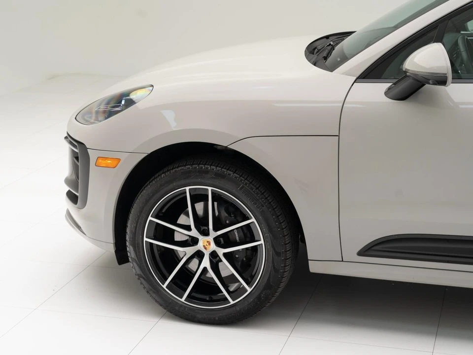 2026 Porsche Macan - Image 11 of 29