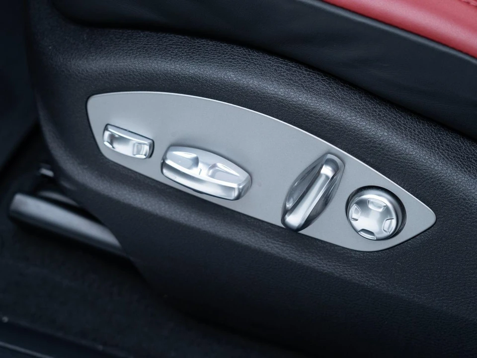 2026 Porsche Macan - Image 28 of 29