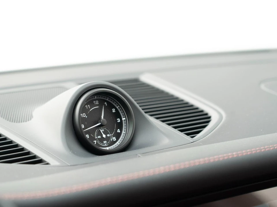 2026 Porsche Macan - Image 19 of 29