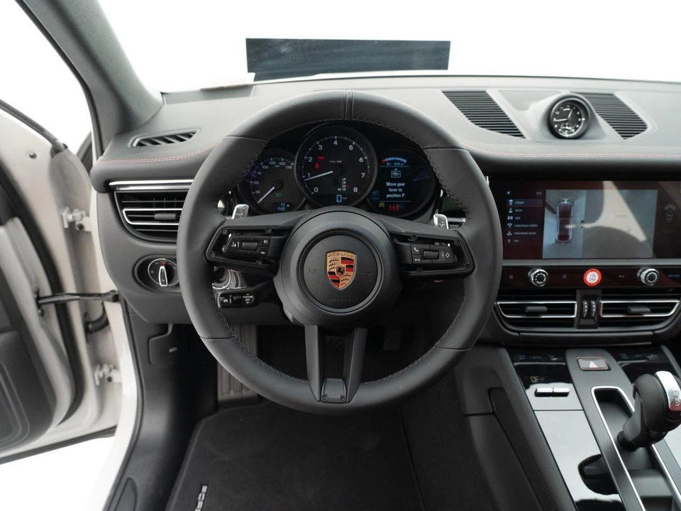 2026 Porsche Macan - Image 26 of 29