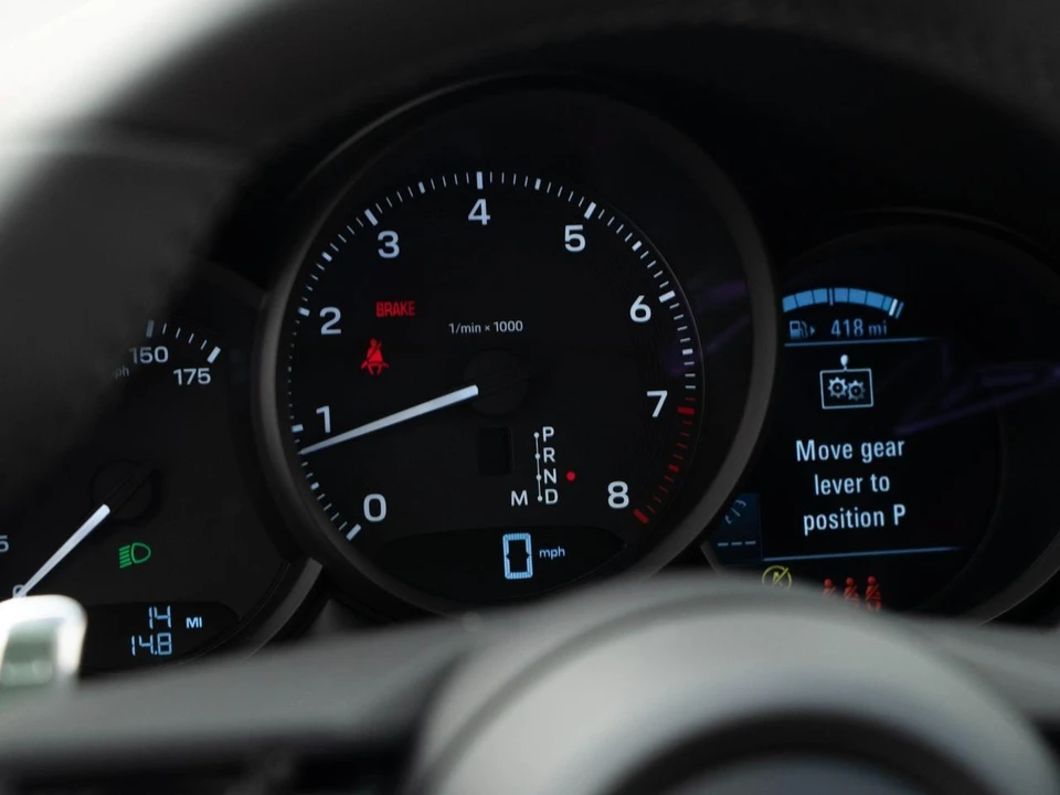 2026 Porsche Macan - Image 18 of 29