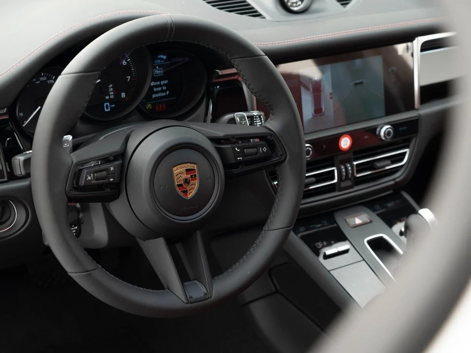 2026 Porsche Macan - Image 14 of 29