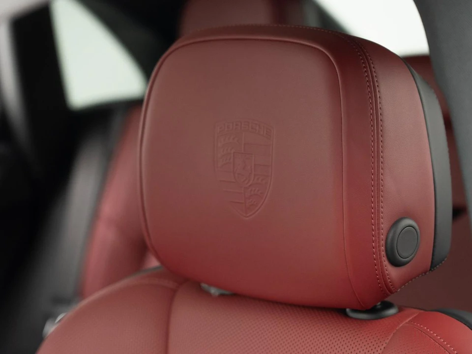 2026 Porsche Macan - Image 13 of 29