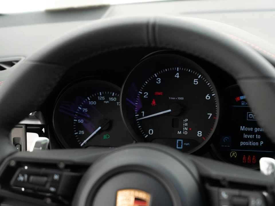 2026 Porsche Macan - Image 25 of 29