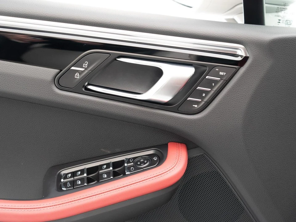 2026 Porsche Macan - Image 16 of 29