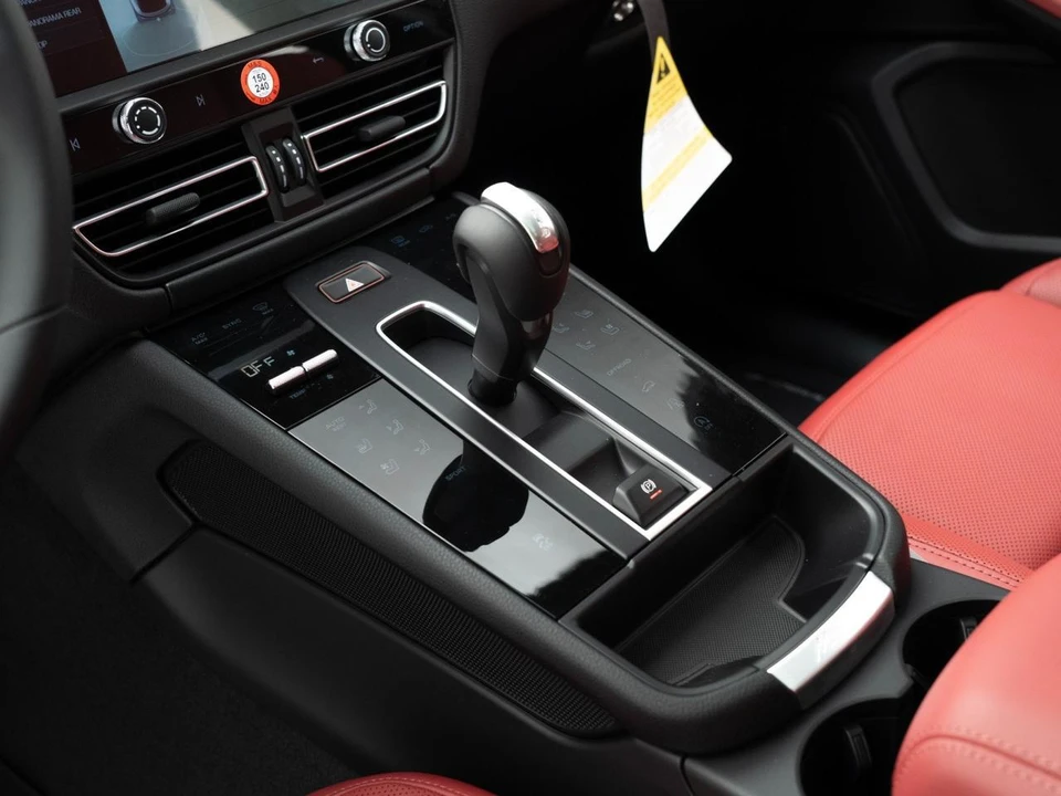 2026 Porsche Macan - Image 21 of 29
