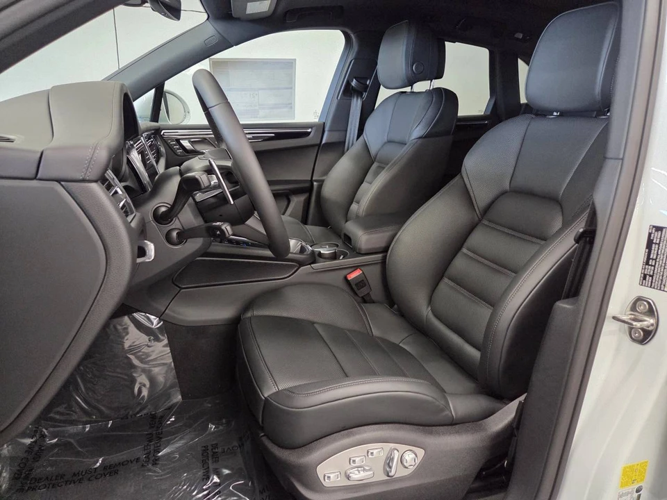2026 Porsche Macan Electric - Image 5 of 5