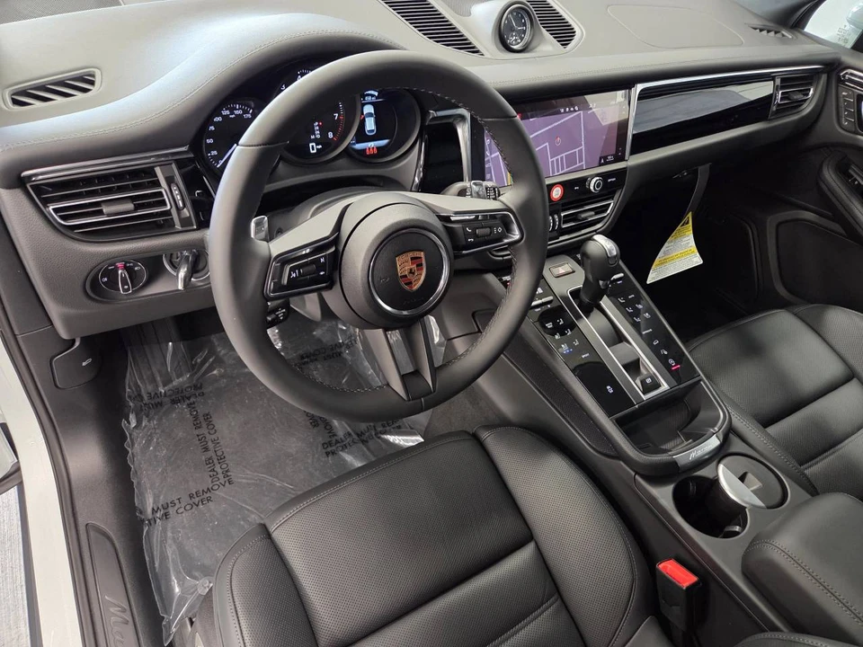2026 Porsche Macan Electric - Image 4 of 5