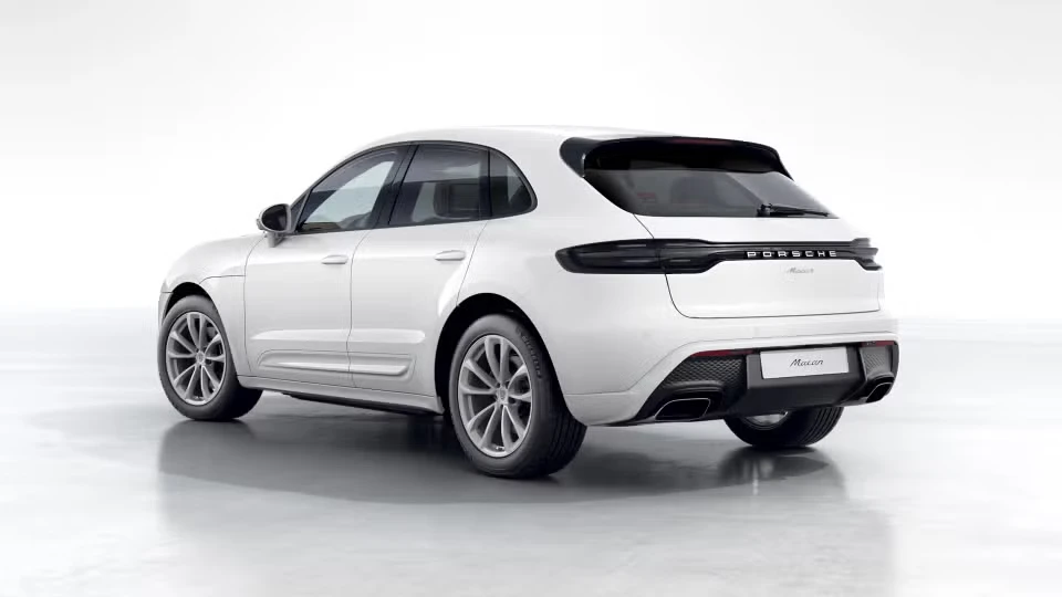 2026 Porsche Macan - Image 19 of 31