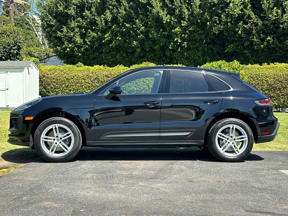 2026 Porsche Macan Electric - Image 2 of 5