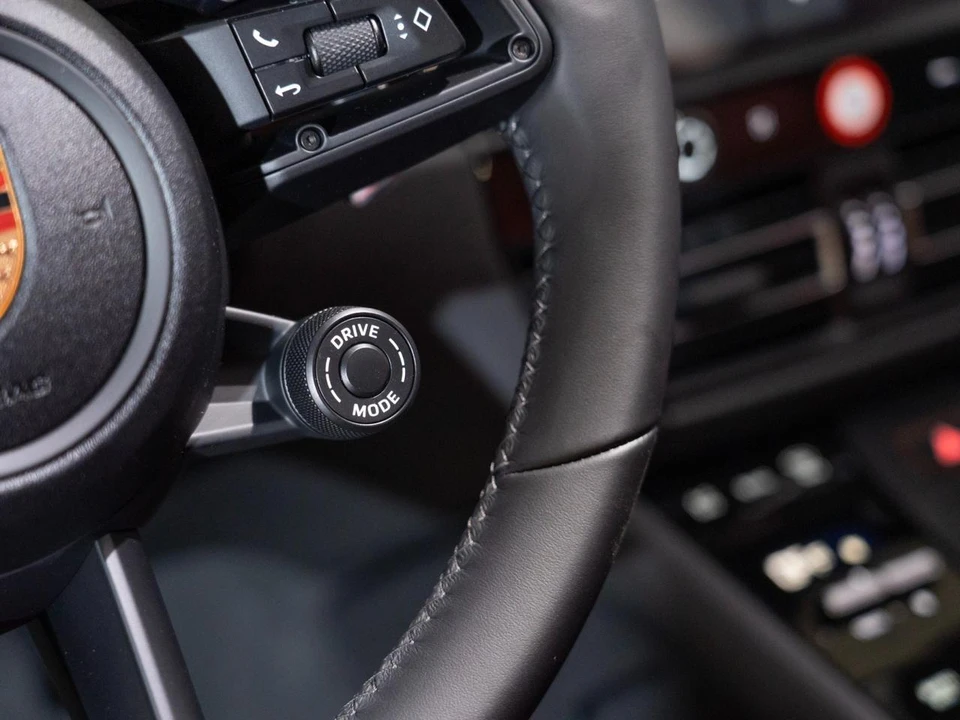 2026 Porsche Macan Electric - Image 23 of 28