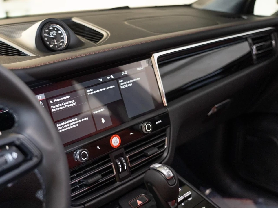 2026 Porsche Macan Electric - Image 21 of 28