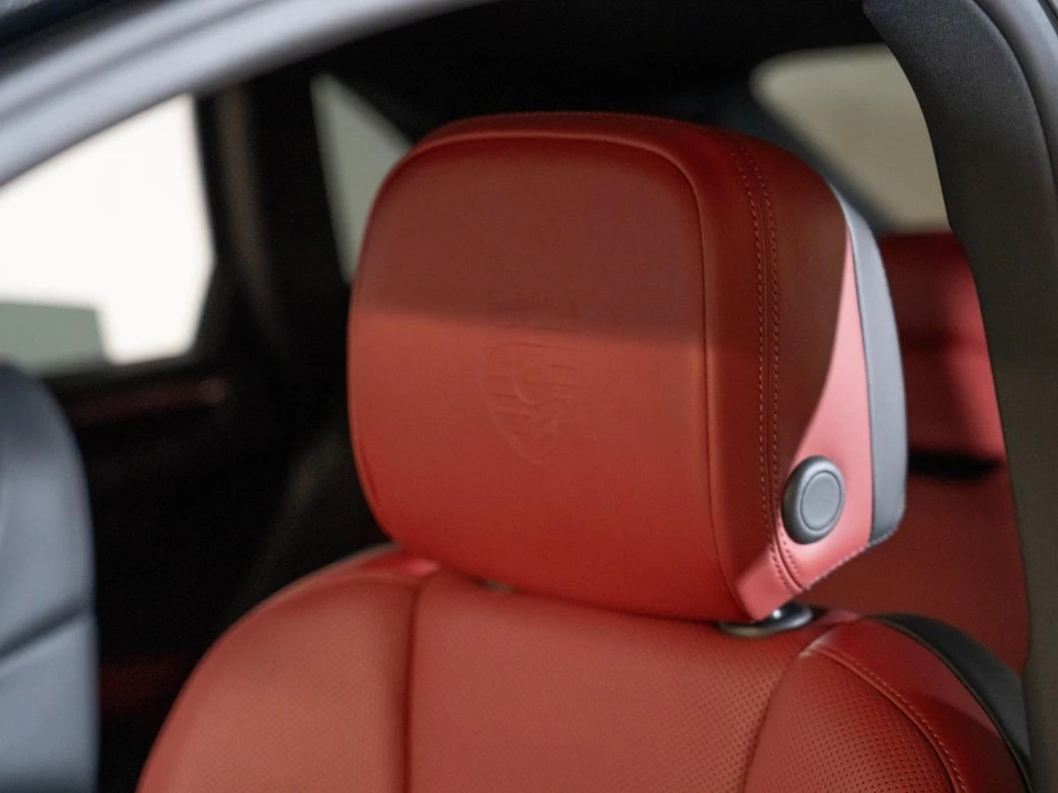 2026 Porsche Macan Electric - Image 14 of 28