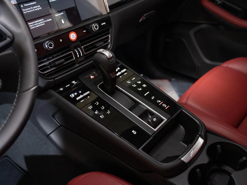 2026 Porsche Macan Electric - Image 22 of 28