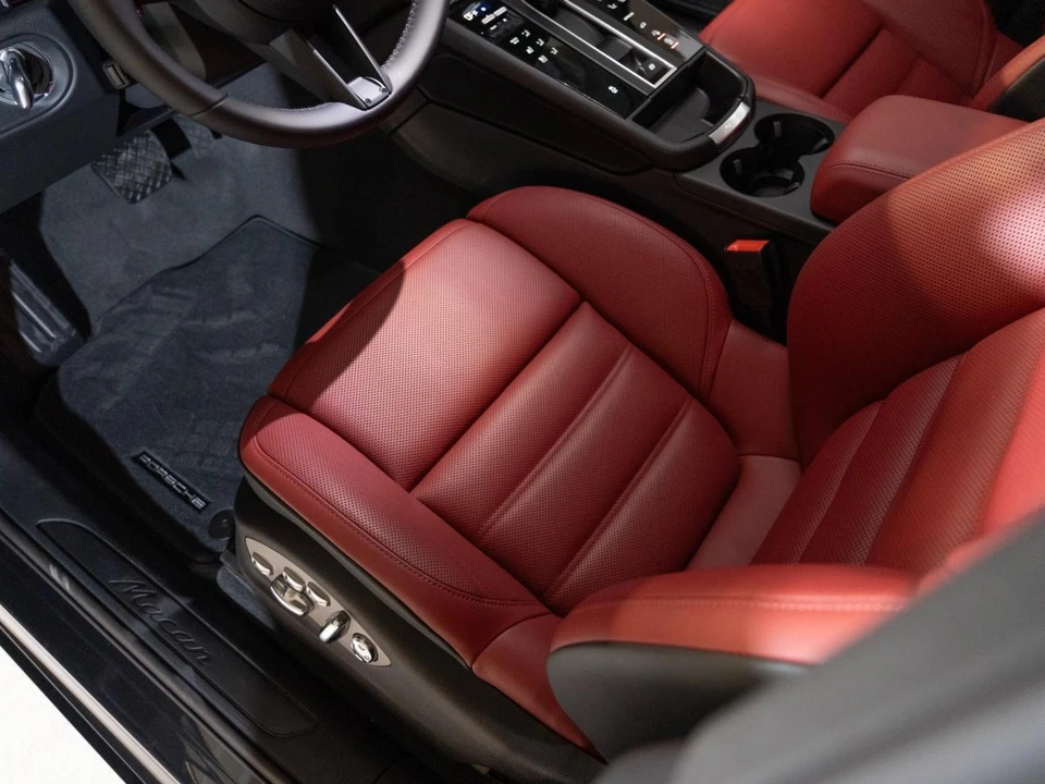 2026 Porsche Macan Electric - Image 15 of 28