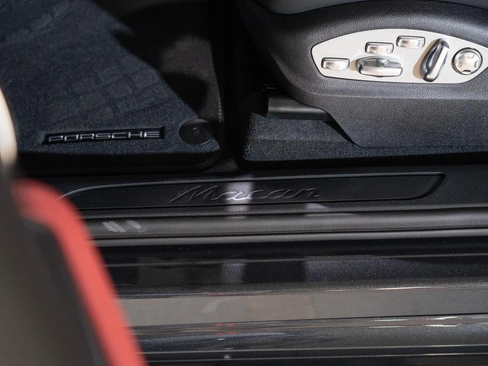 2026 Porsche Macan Electric - Image 12 of 28