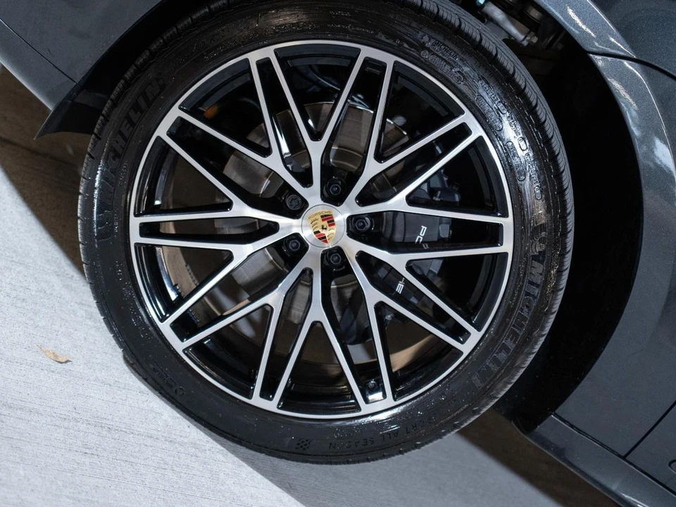 2026 Porsche Macan Electric - Image 10 of 28