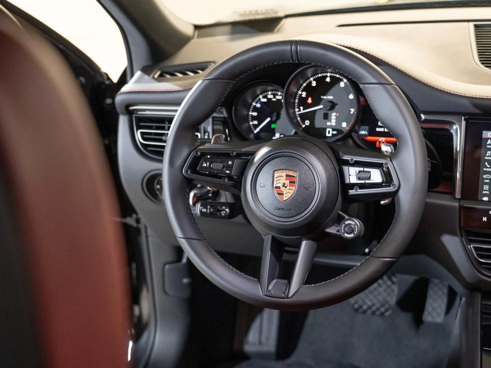 2026 Porsche Macan Electric - Image 26 of 28
