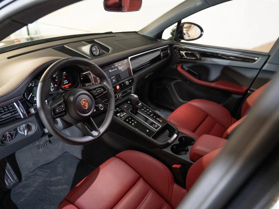 2026 Porsche Macan Electric - Image 4 of 28