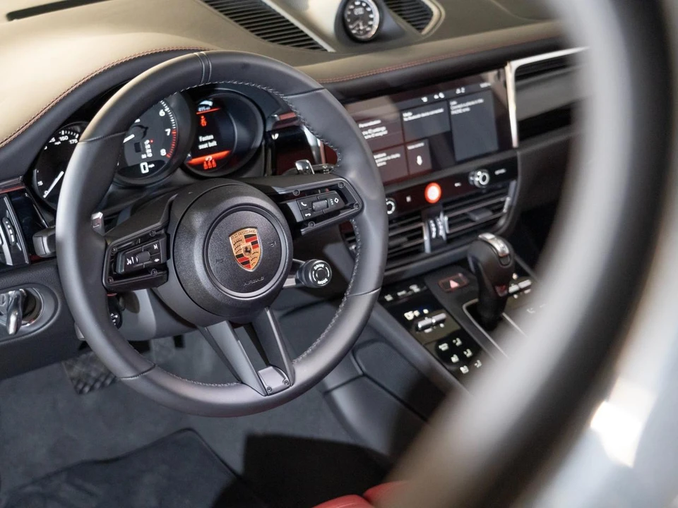 2026 Porsche Macan Electric - Image 16 of 28