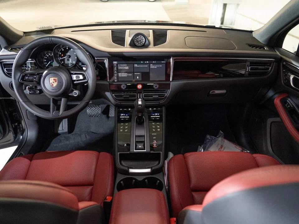 2026 Porsche Macan Electric - Image 25 of 28