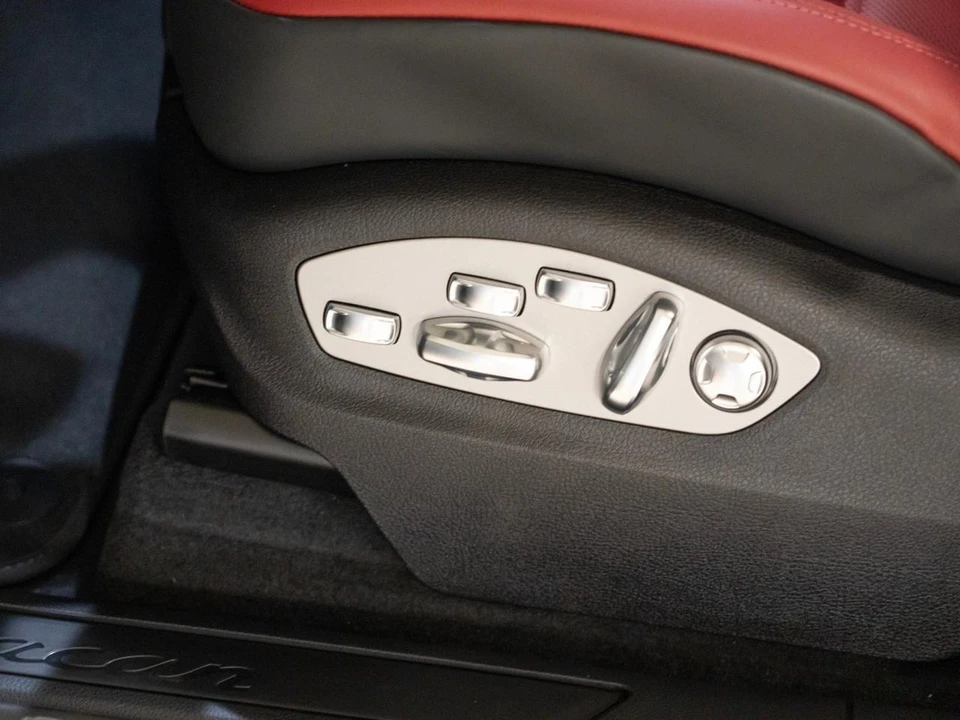 2026 Porsche Macan Electric - Image 13 of 29