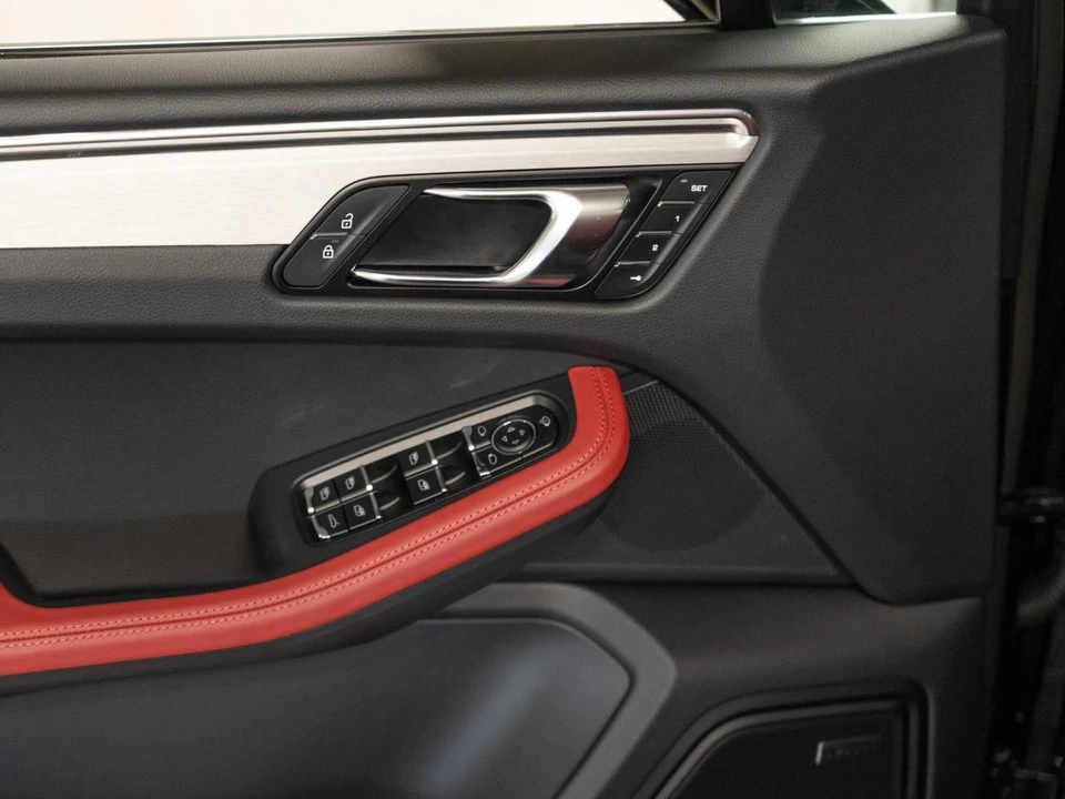 2026 Porsche Macan Electric - Image 17 of 29