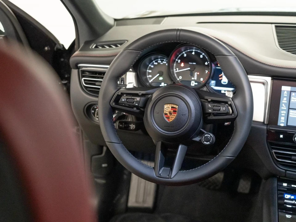2026 Porsche Macan Electric - Image 27 of 29