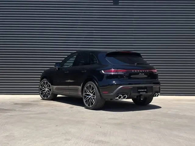2026 Porsche Macan Electric - Image 24 of 31
