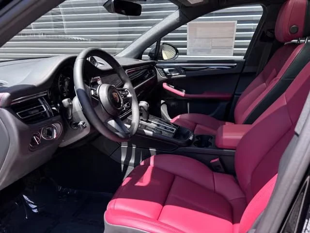 2026 Porsche Macan Electric - Image 28 of 31