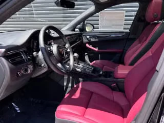 2026 Porsche Macan Electric - Image 25 of 31