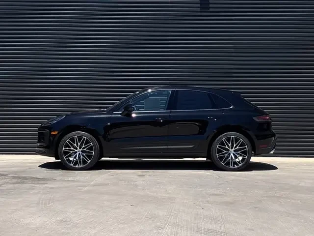 2026 Porsche Macan Electric - Image 14 of 31