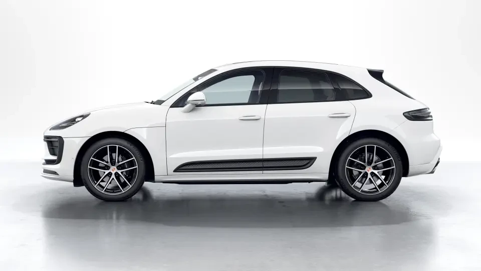 2026 Porsche Macan - Image 15 of 30