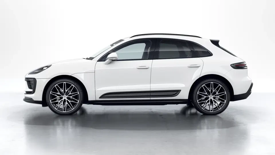 2026 Porsche Macan - Image 15 of 30