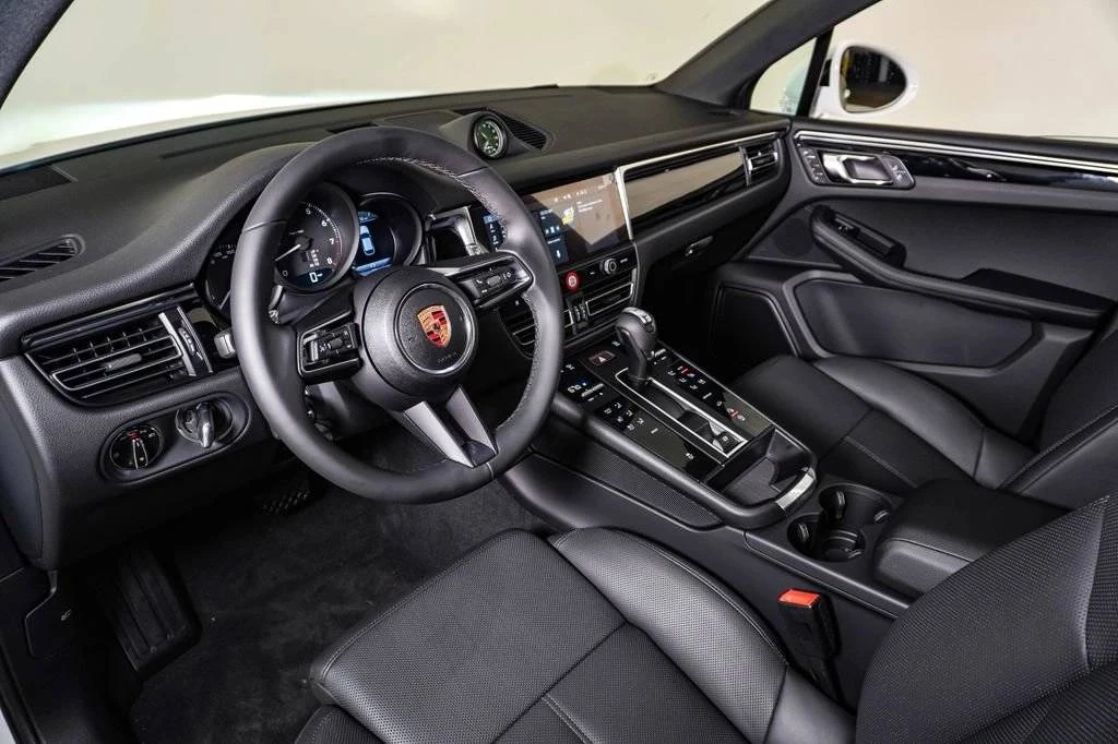 2026 Porsche Macan Electric - Image 4 of 4