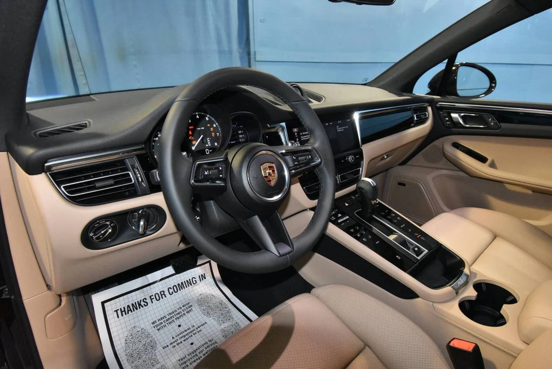 2026 Porsche Macan Electric - Image 4 of 4