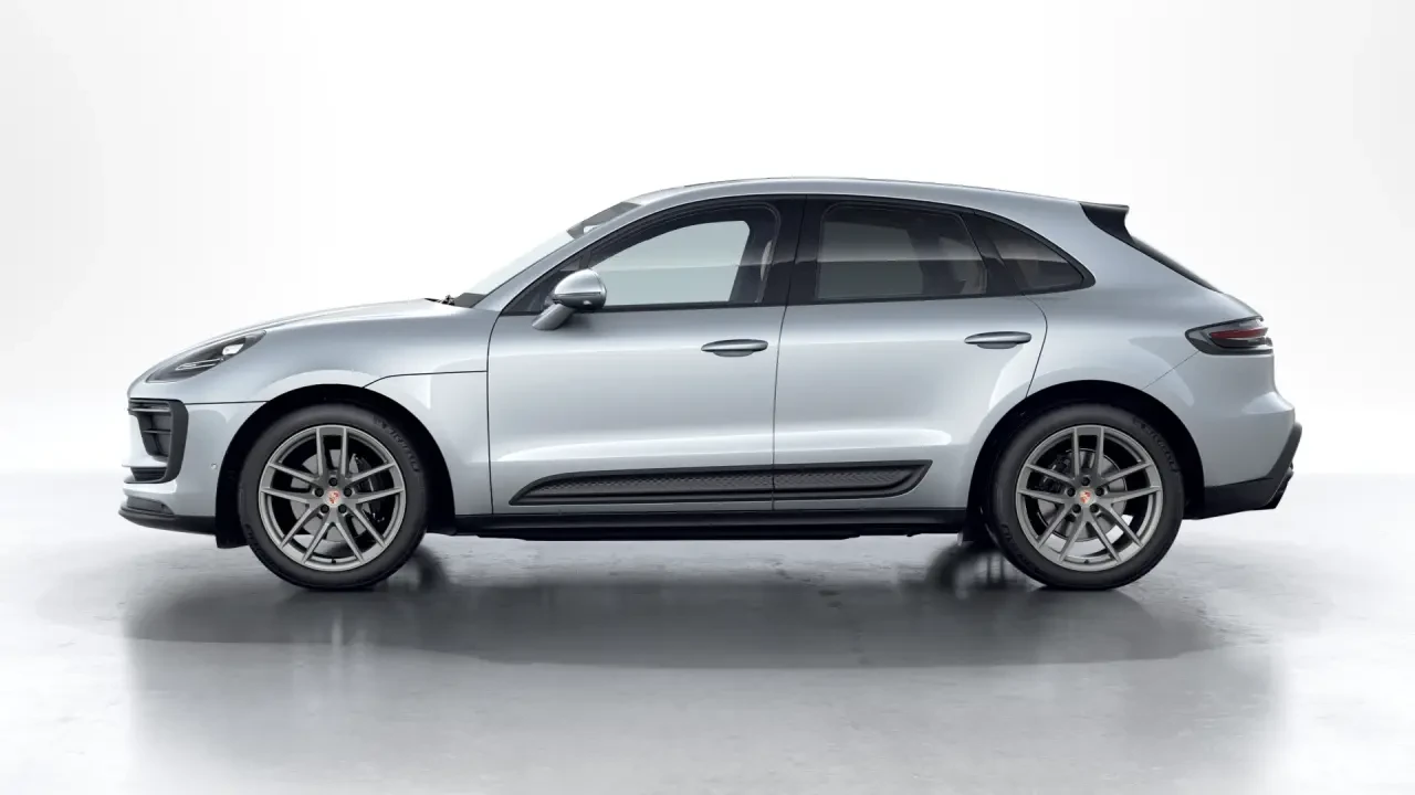 2026 Porsche Macan - Image 16 of 30