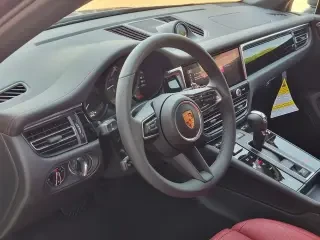 2026 Porsche Macan Electric - Image 29 of 31