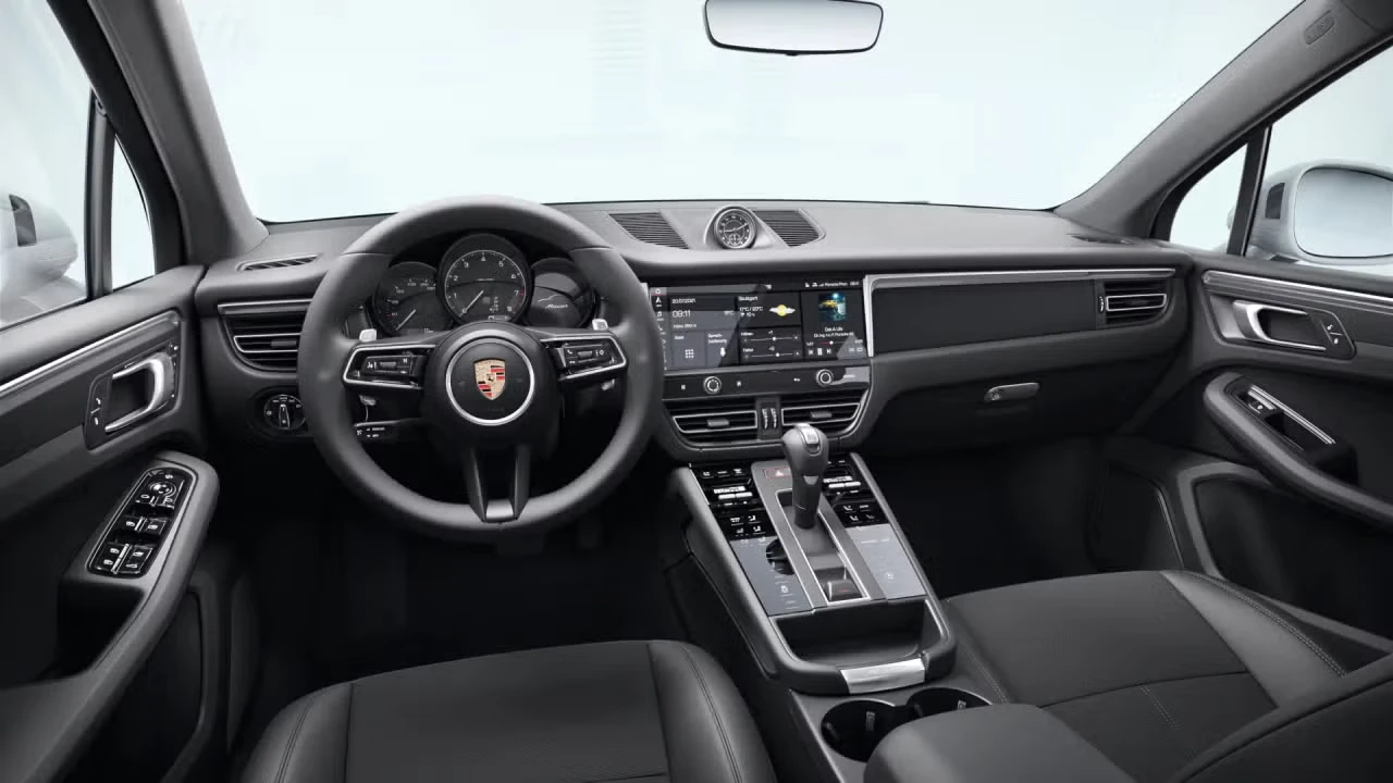 2026 Porsche Macan - Image 28 of 31