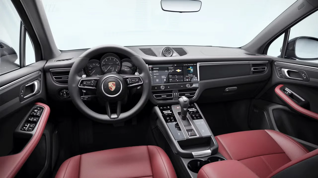 2026 Porsche Macan - Image 28 of 30