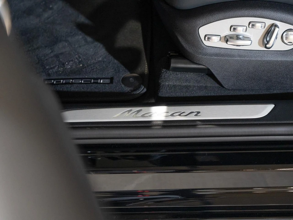 2026 Porsche Macan Electric - Image 12 of 26