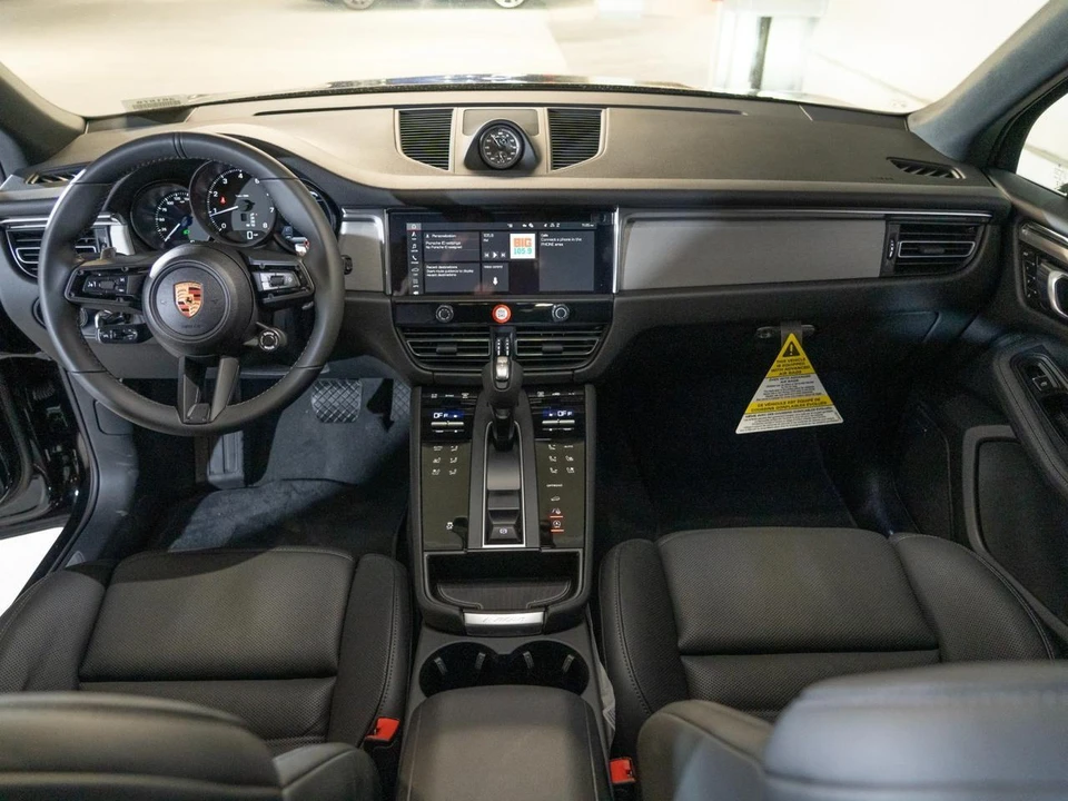 2026 Porsche Macan Electric - Image 24 of 26