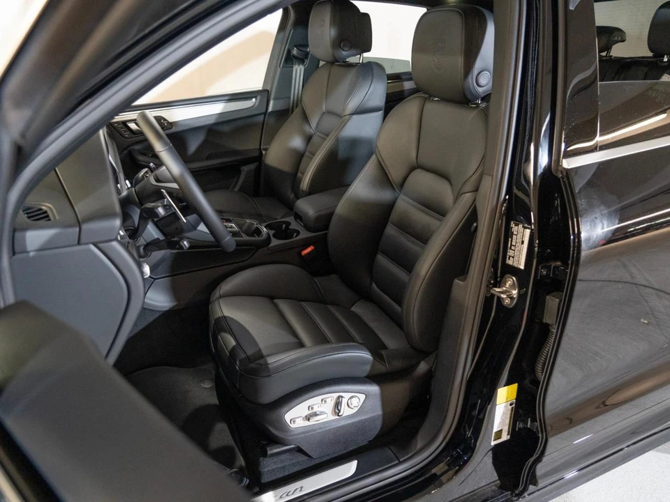 2026 Porsche Macan Electric - Image 5 of 26