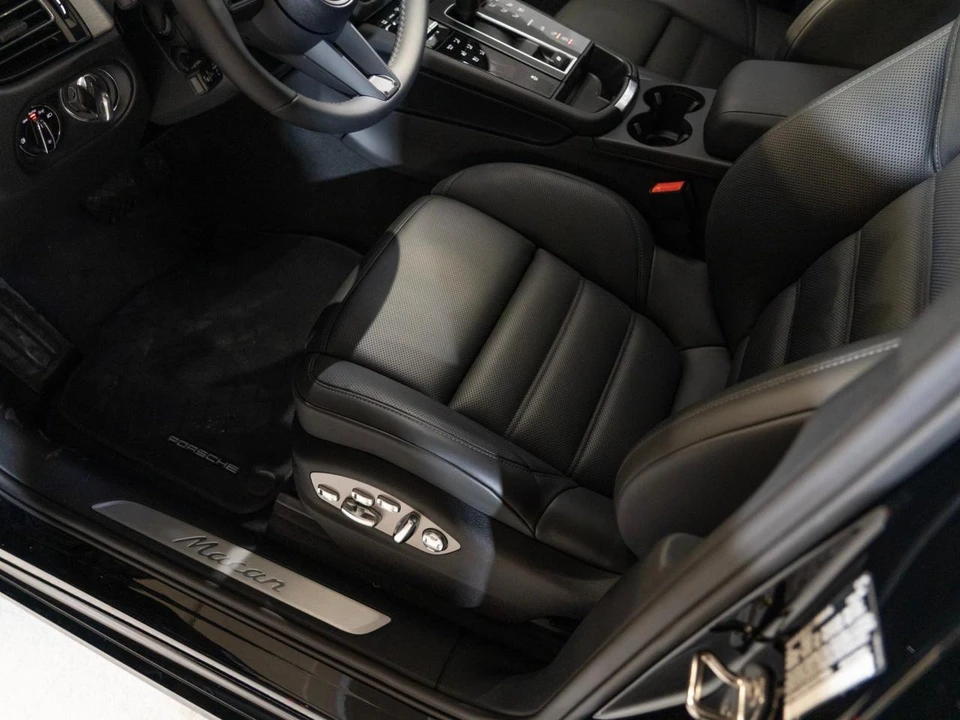 2026 Porsche Macan Electric - Image 15 of 26